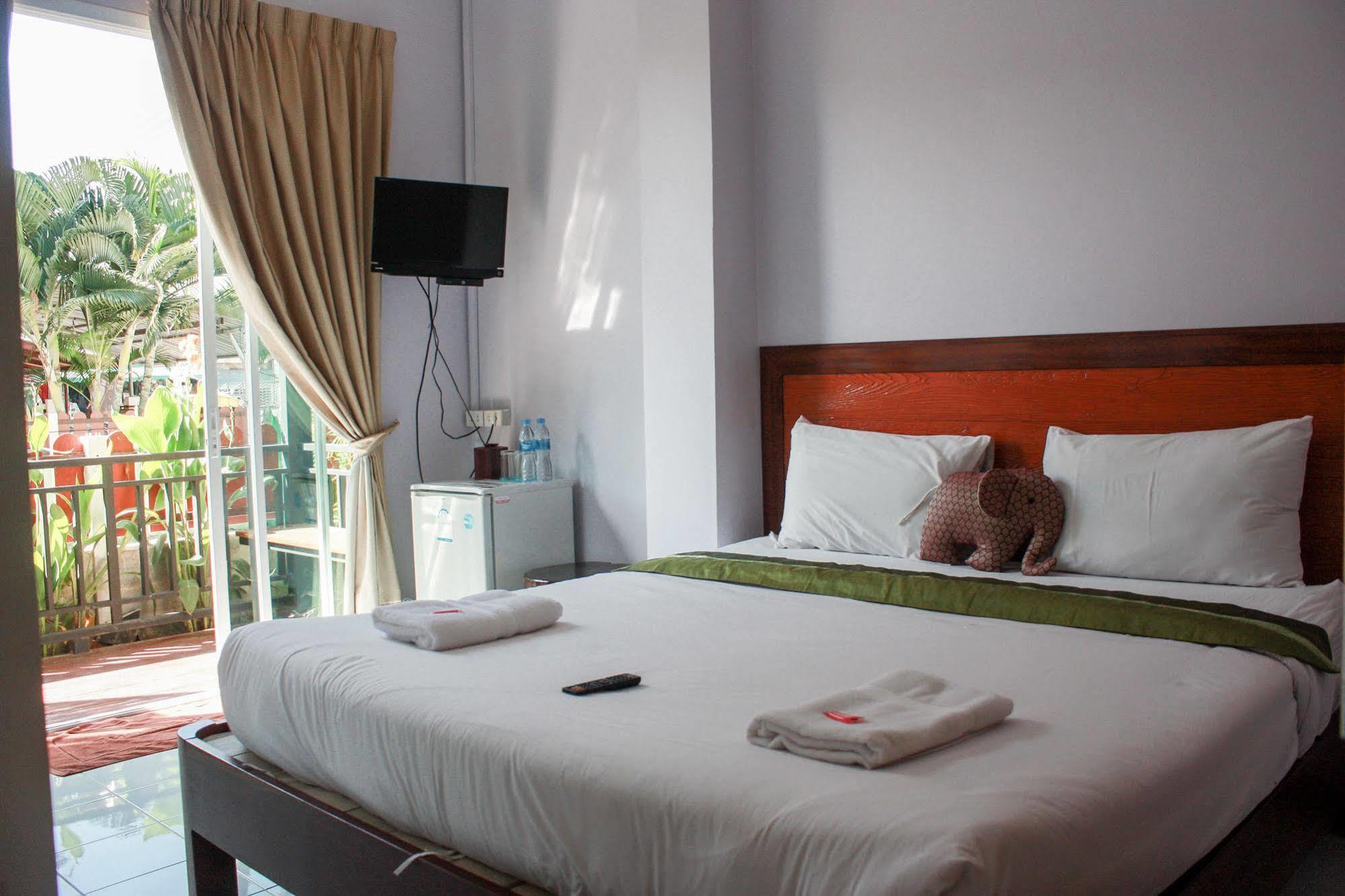 OYO 587 Baan Taklom Chomtalay Hotel Cha-Am Bagian luar foto